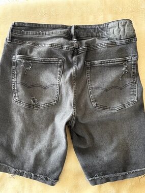 American Eagle AirFlex+ Black/Gray Distressed Denim Bermuda Shorts Men’s 32